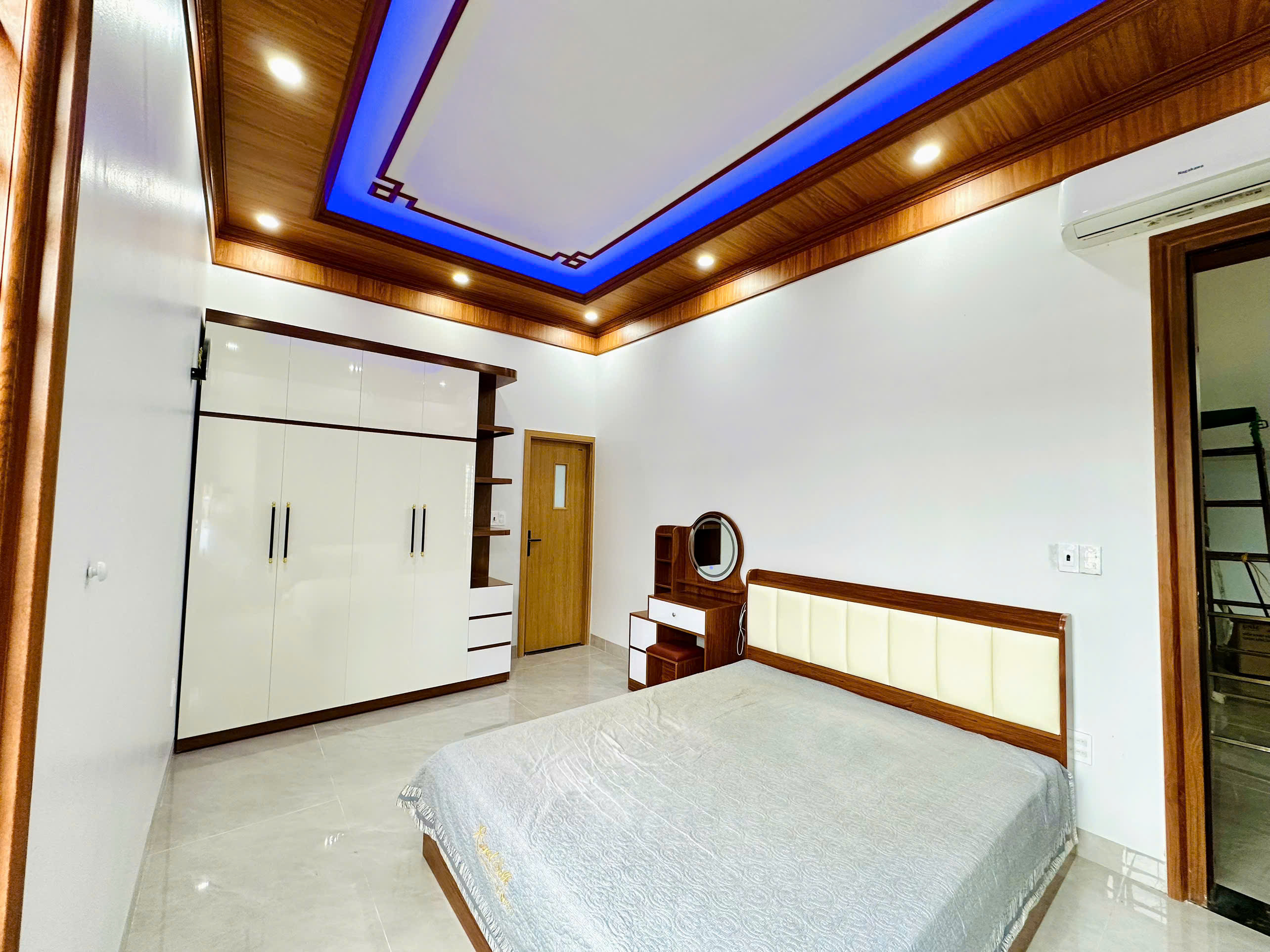 Giường, kệ tivi, bàn học nhựa PVC